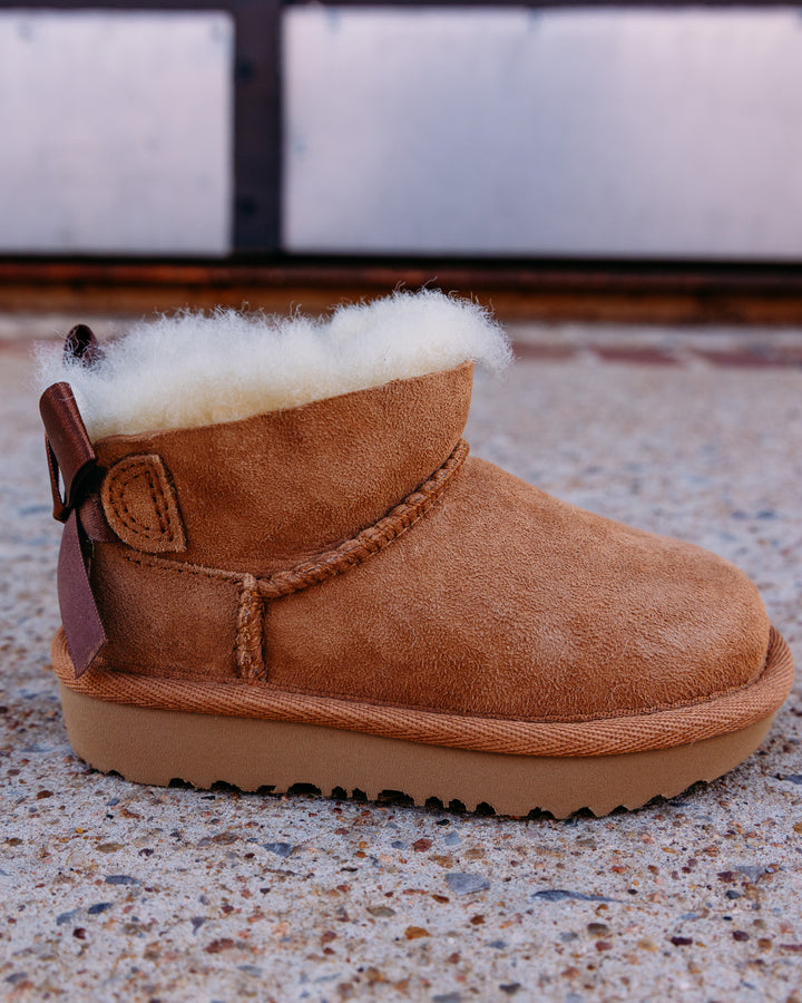 UGG: Toddler Ultra Mini Bailey Bow Boot in Chestnut