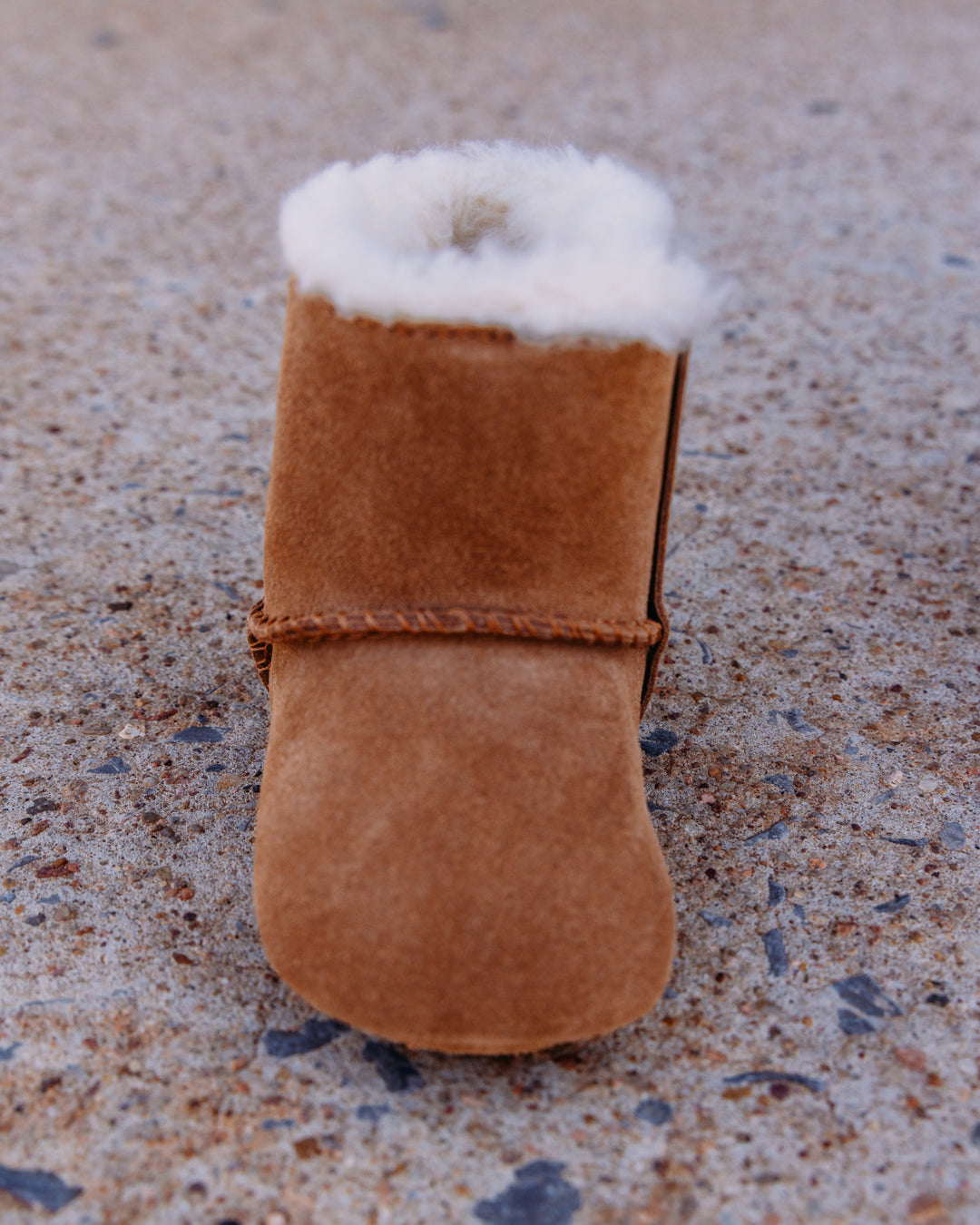 UGG: Baby Bailey Bow in Chestnut