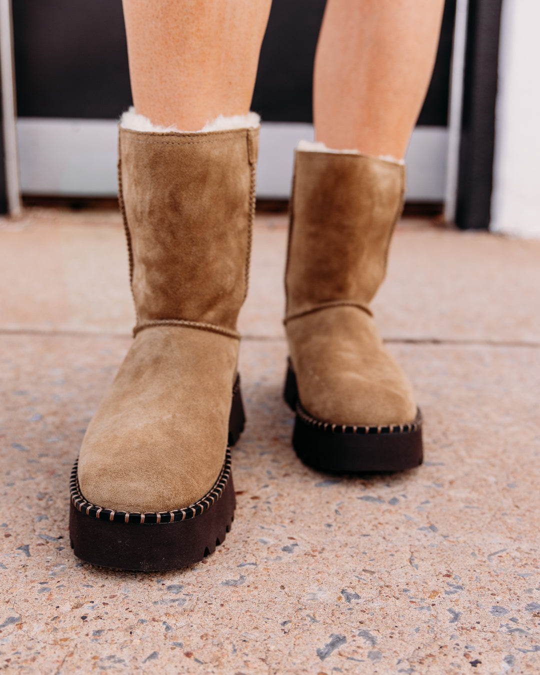 UGG: Uptowner Short Boot in Light Bronze (1184492)