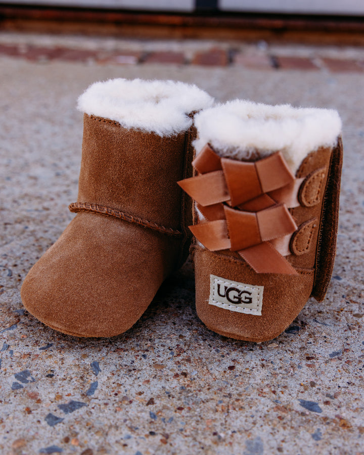 UGG: Baby Bailey Bow in Chestnut