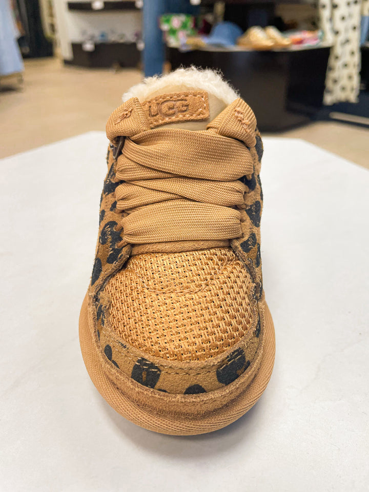 UGG: Lowmel Spotted in Tan