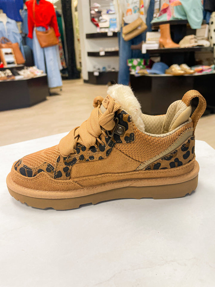 UGG: Lowmel Spotted in Tan