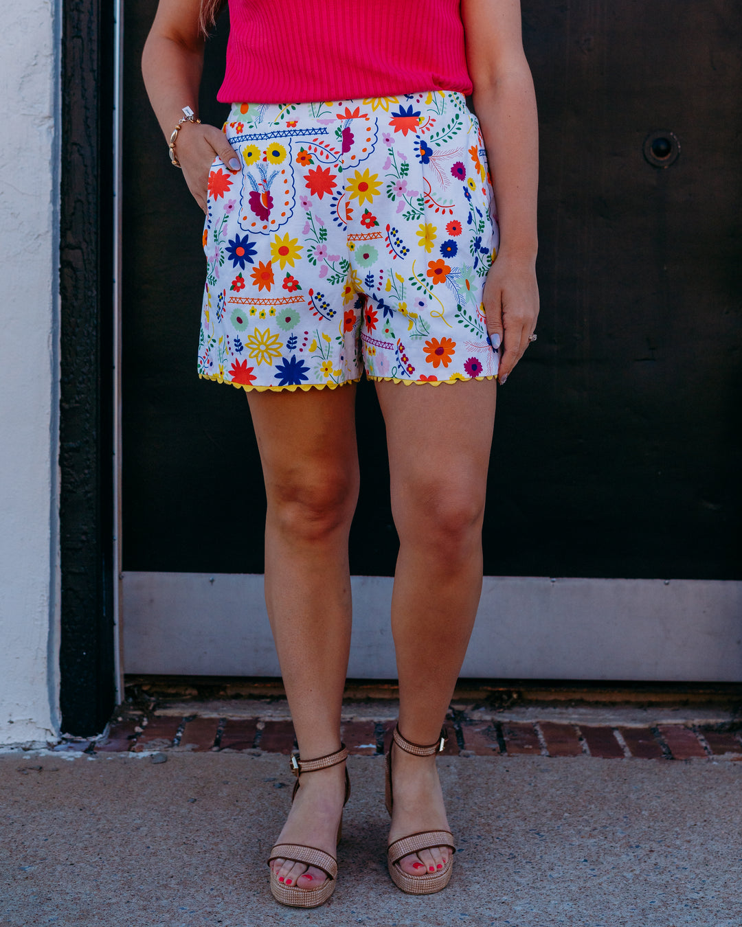 Sister Mary: Flores Short in White