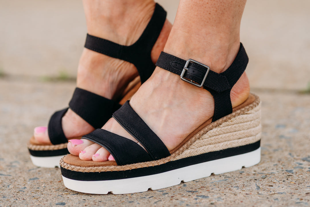 Toms: Darya Sandals in Black - The Vogue Boutique