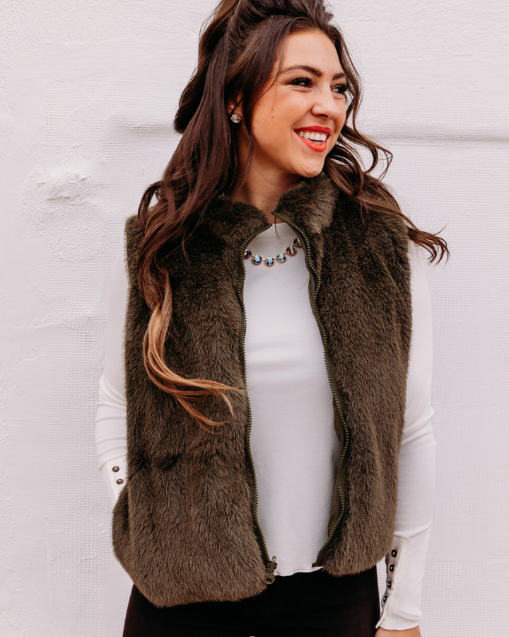 Steve Madden: Brady Vest in Dark Olive (BP301872)