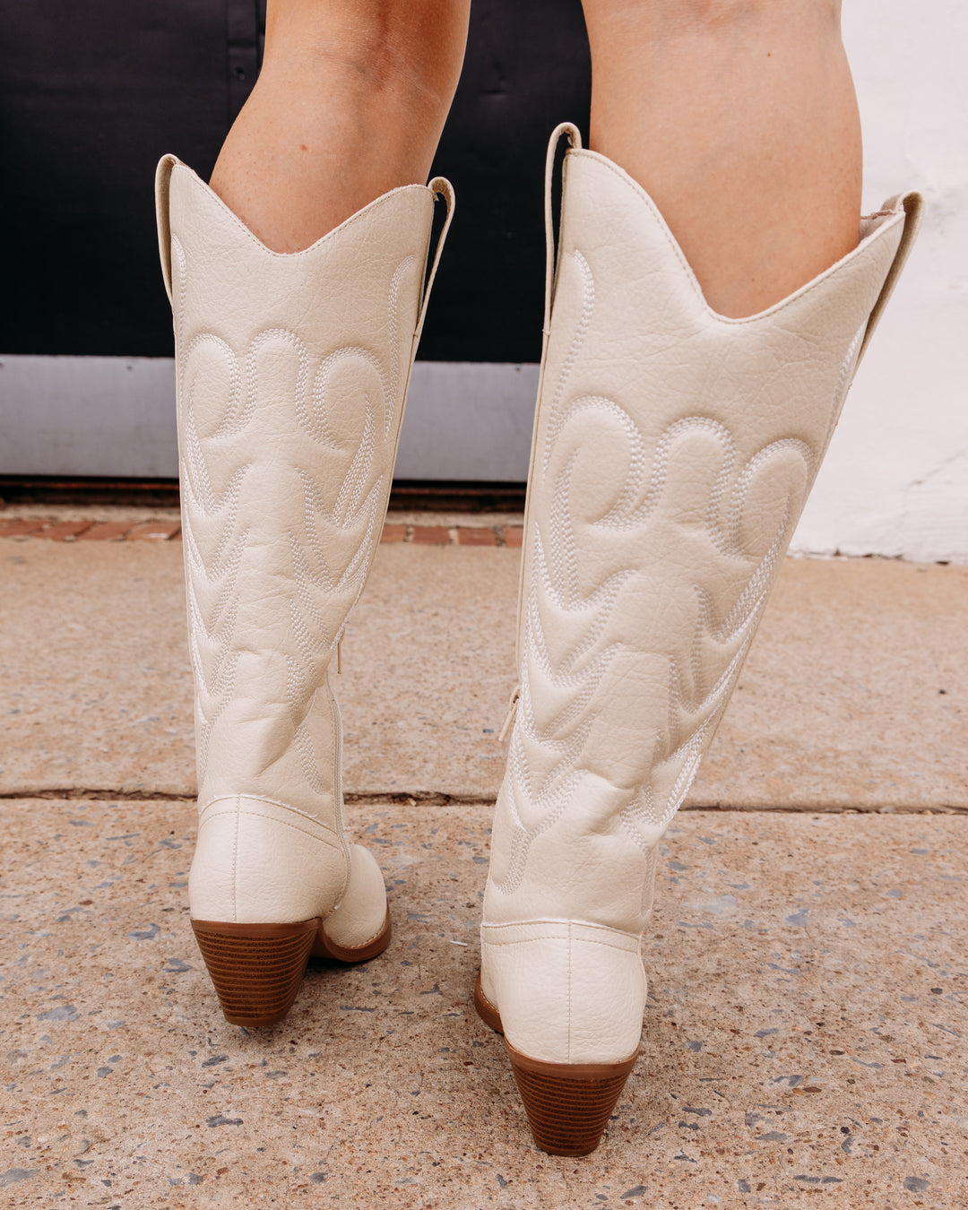 Coconuts: DIXIE in Off White Zzofw