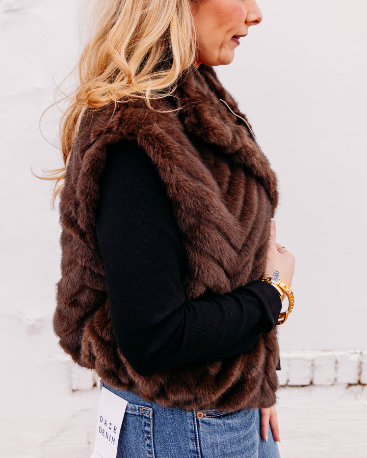 Steve Madden: Luxie Vest in Dark Espresso (SC01354)