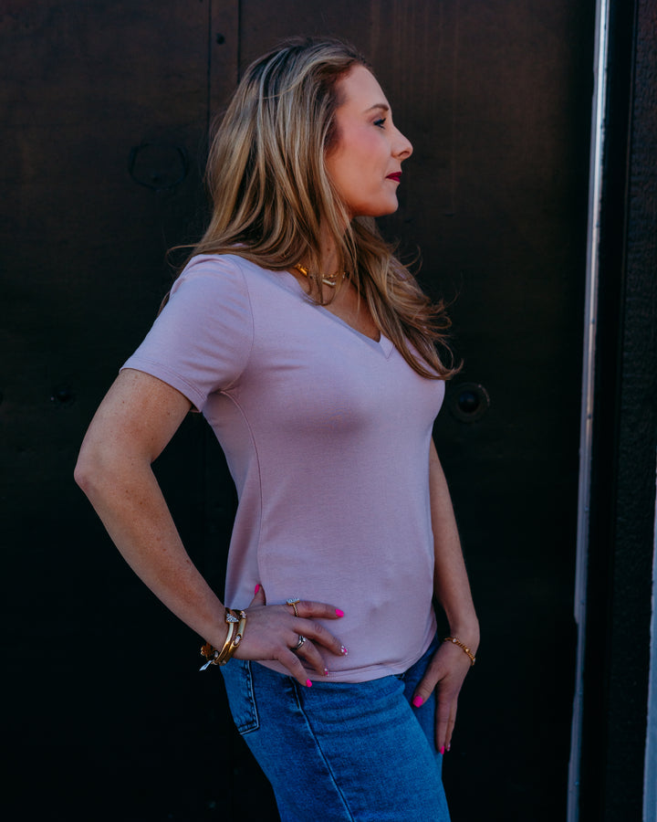 Liverpool: Short Sleeve V-Neck Knit Tee in Lilac Shadow