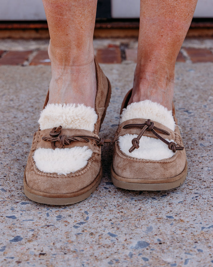 UGG: Zora Loafer in Chestnut