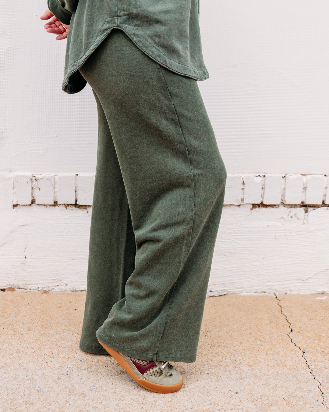 Z Supply: Hunter Knit Pant in Classic Olive (ZP253872S)