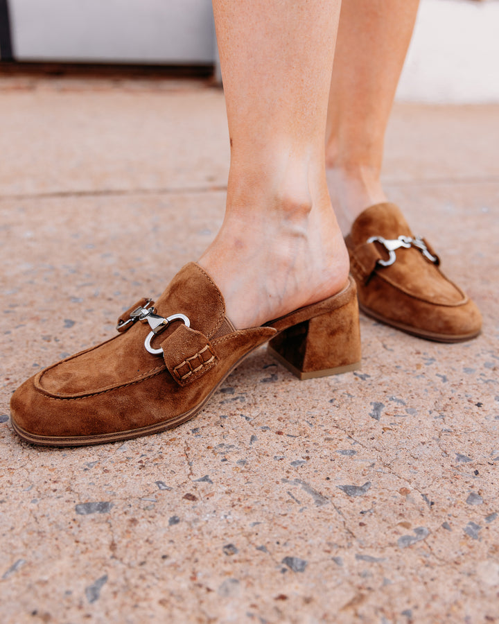 Vanlie: Vestry Flats in Cuoio Suede  (317486)