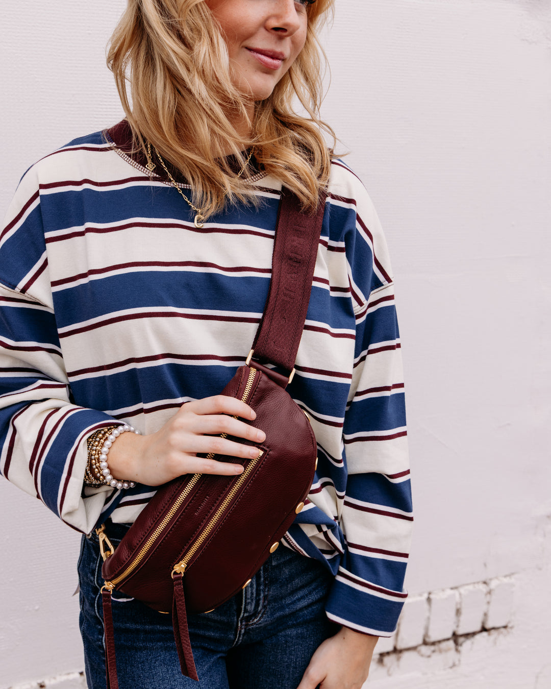 Hammitt: Charles Crossbody Med in Cherrywood Pebble