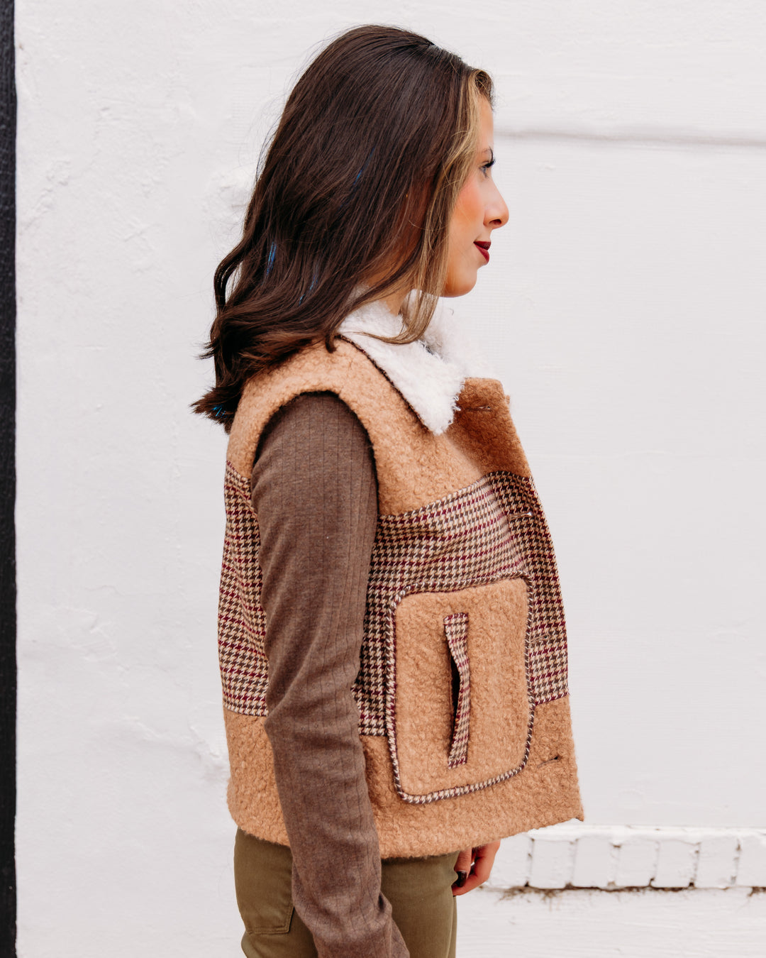 Tru Luxe: Fur Collar Button Up Vest in Tan (T46232VM)