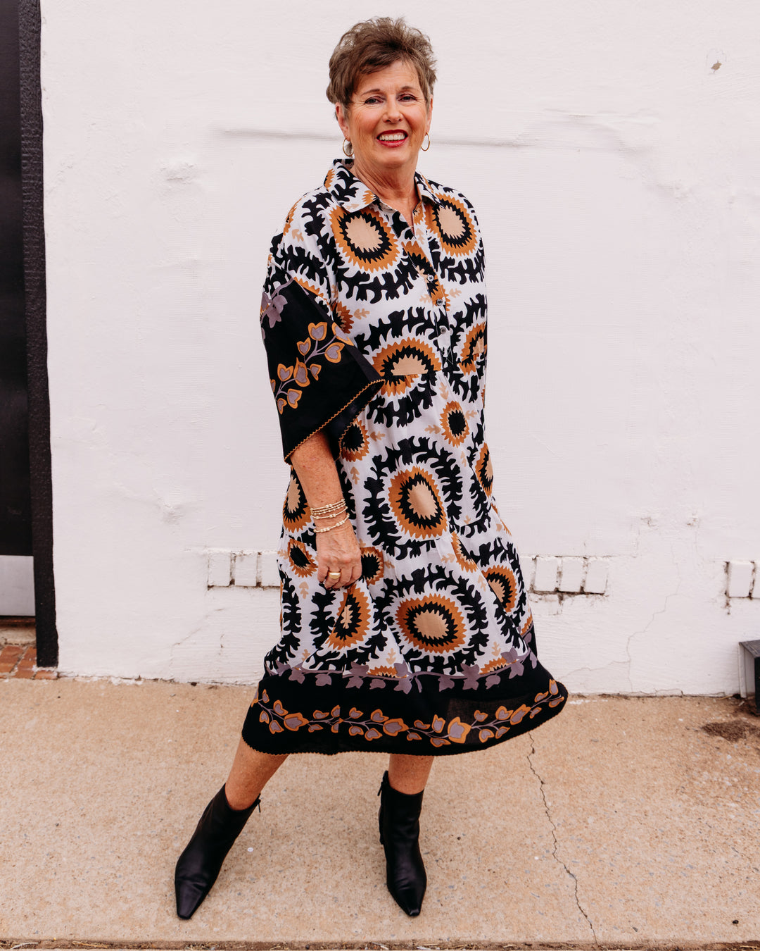 Ivy Jane: Tiered Maxi Border Print Dress in Black (72698)