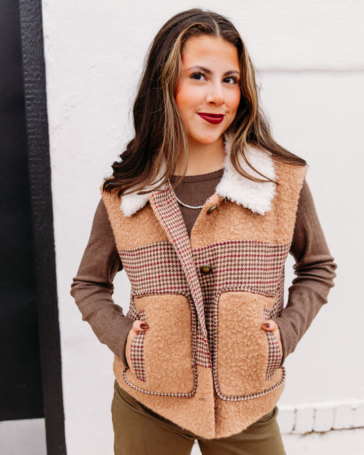 Tru Luxe: Fur Collar Button Up Vest in Tan (T46232VM)