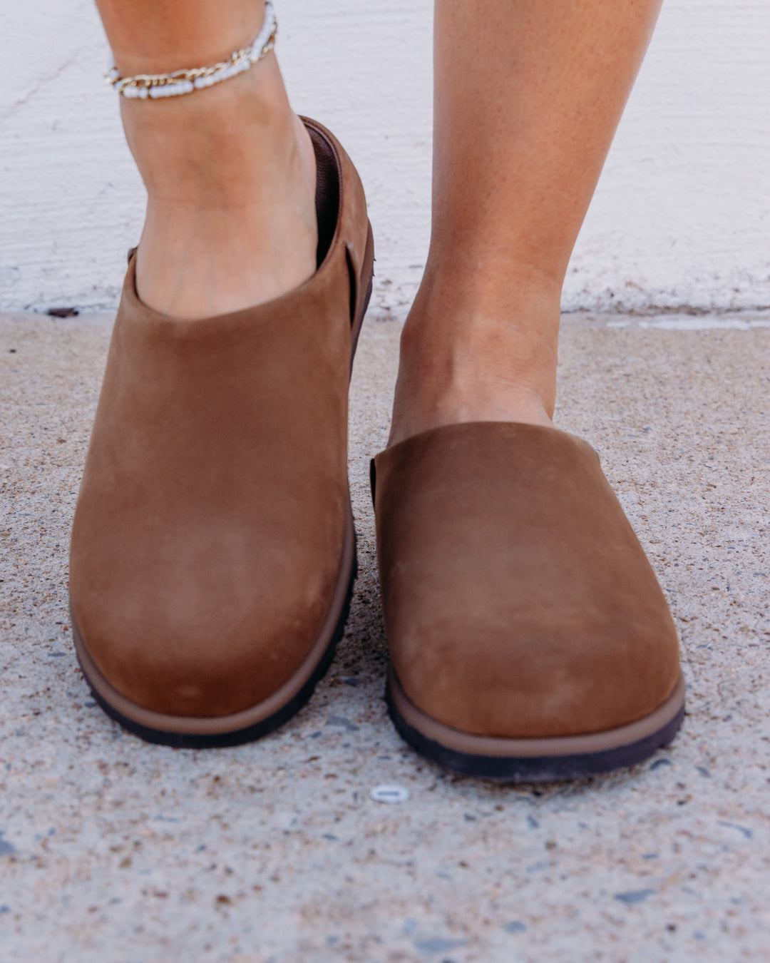 UGG: Otzo Clog in Dark Chestnut (1181130)