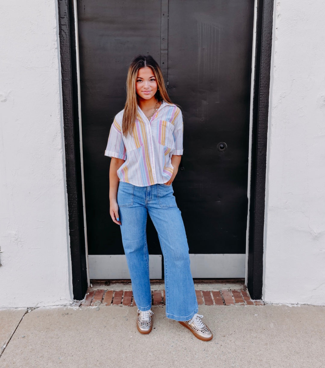 Kut: Brianna - Boxy Button Front Shirt W/ Short Sleeves & Pocket in White (KT151603)