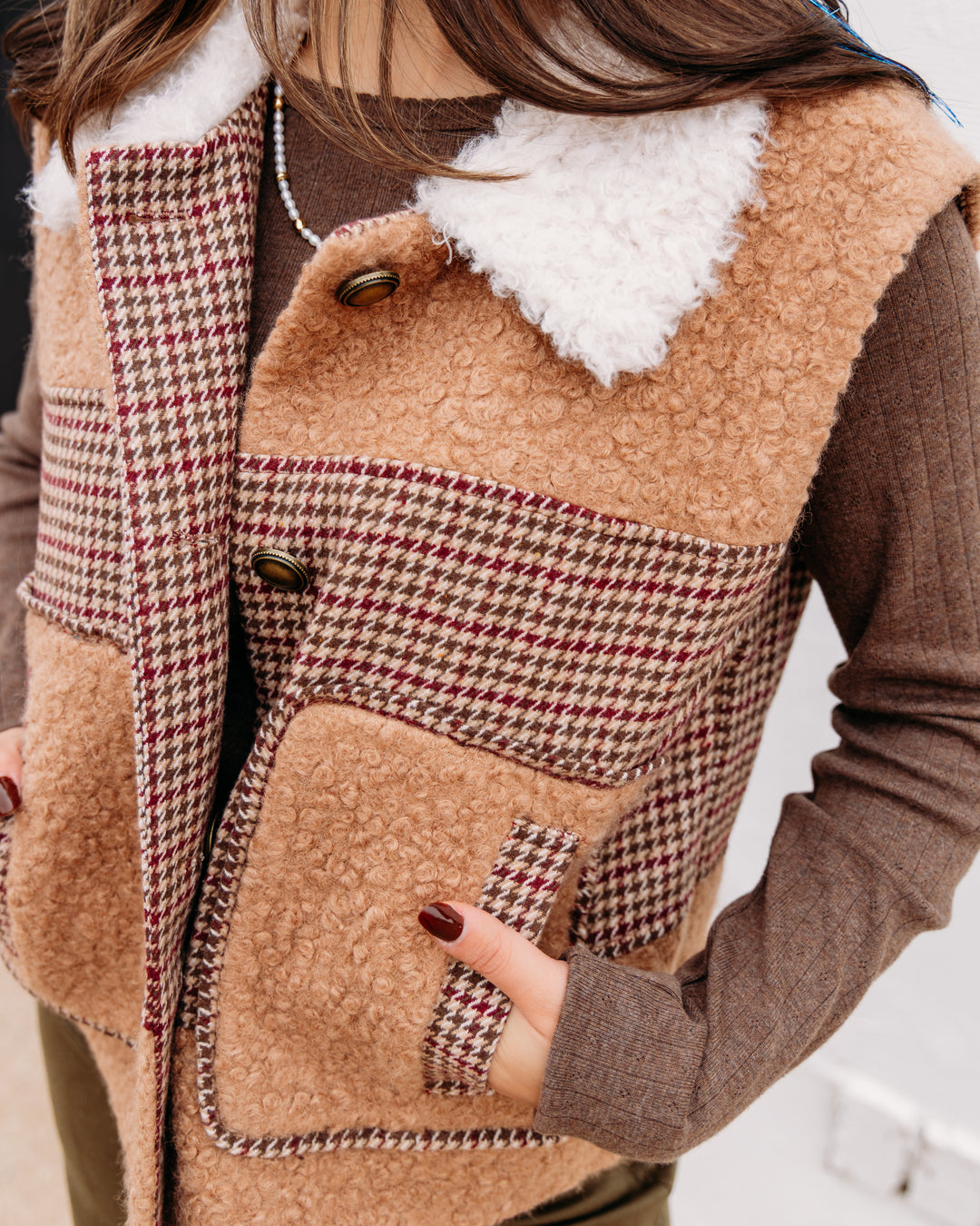 Tru Luxe: Fur Collar Button Up Vest in Tan (T46232VM)