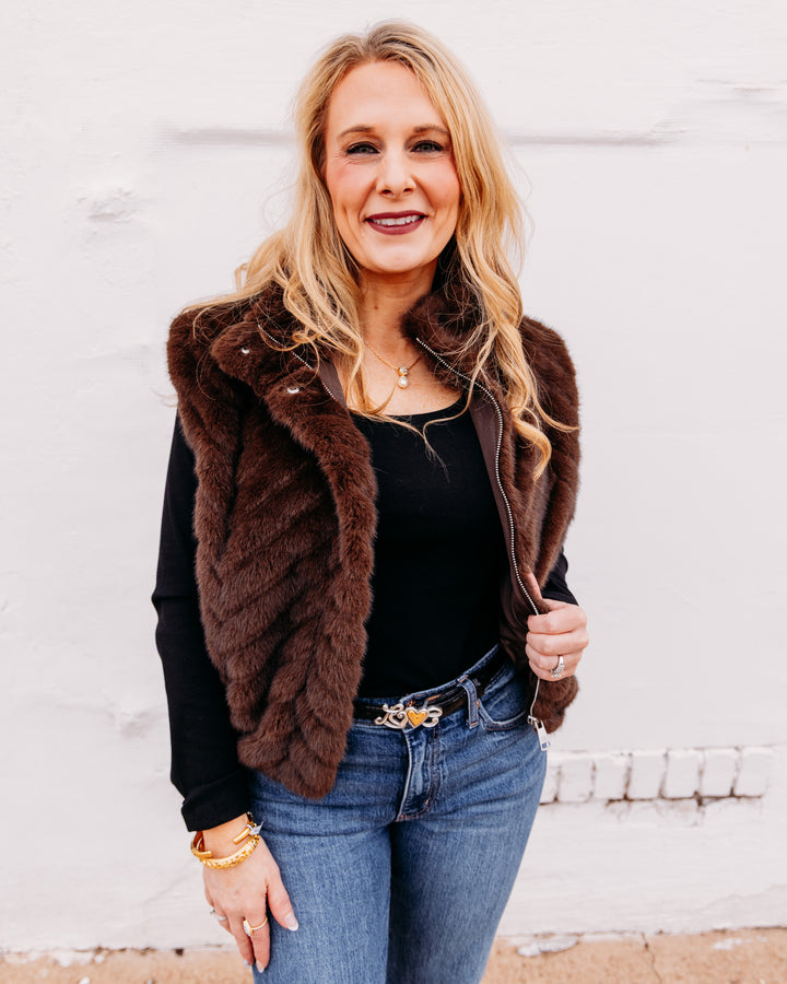 Steve Madden: Luxie Vest in Dark Espresso (SC01354)