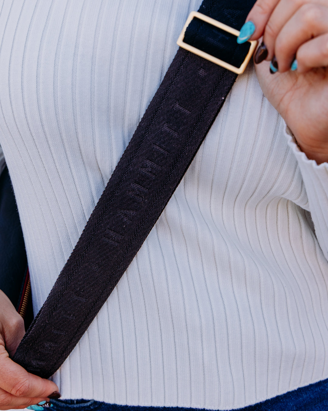 Hammitt: Charles Crossbody Med in Black Brushed Gold (17330)