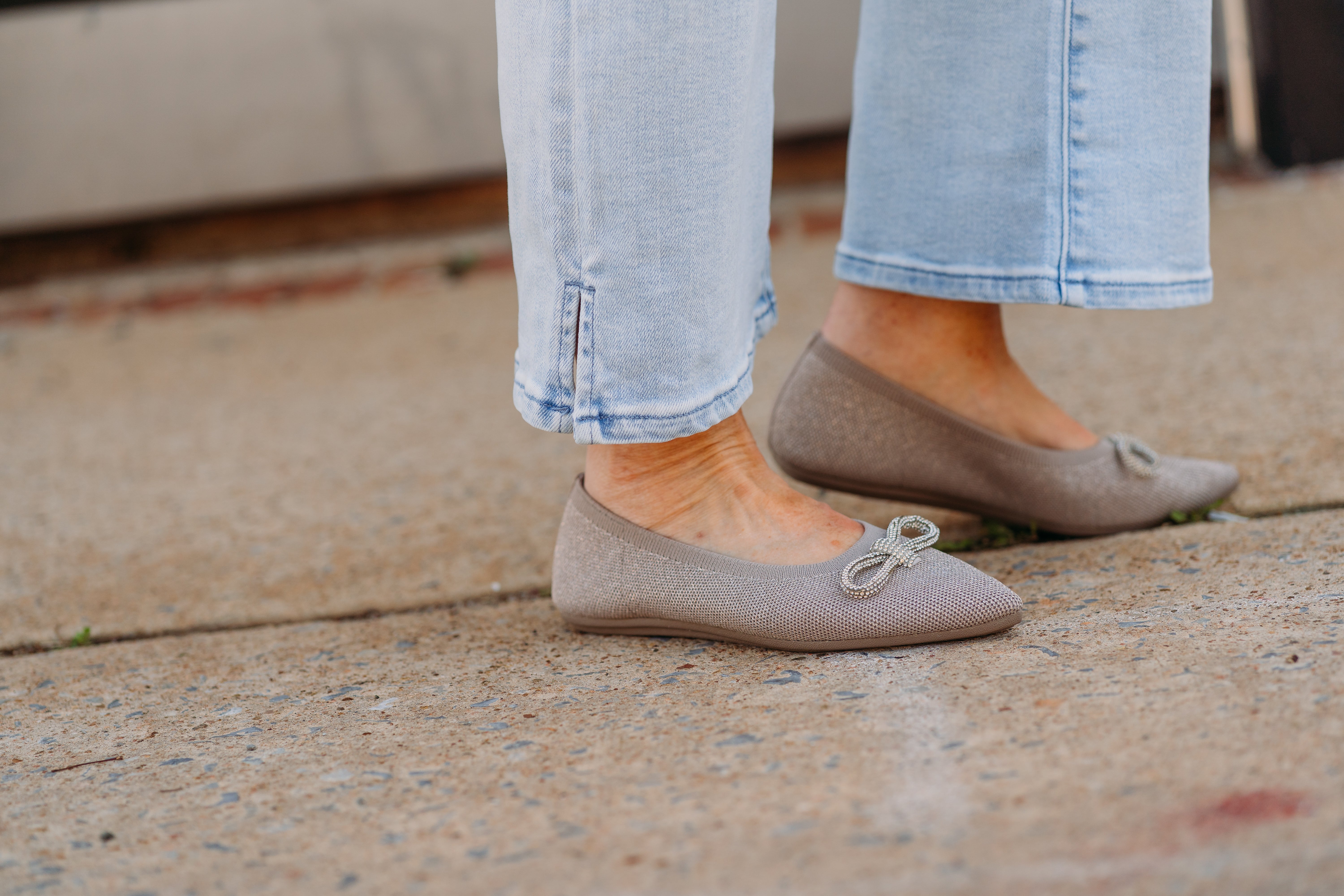 あこ　1506060 Skechers Cleo Point Flats in Glitzy Haze Taupe | Comfortable