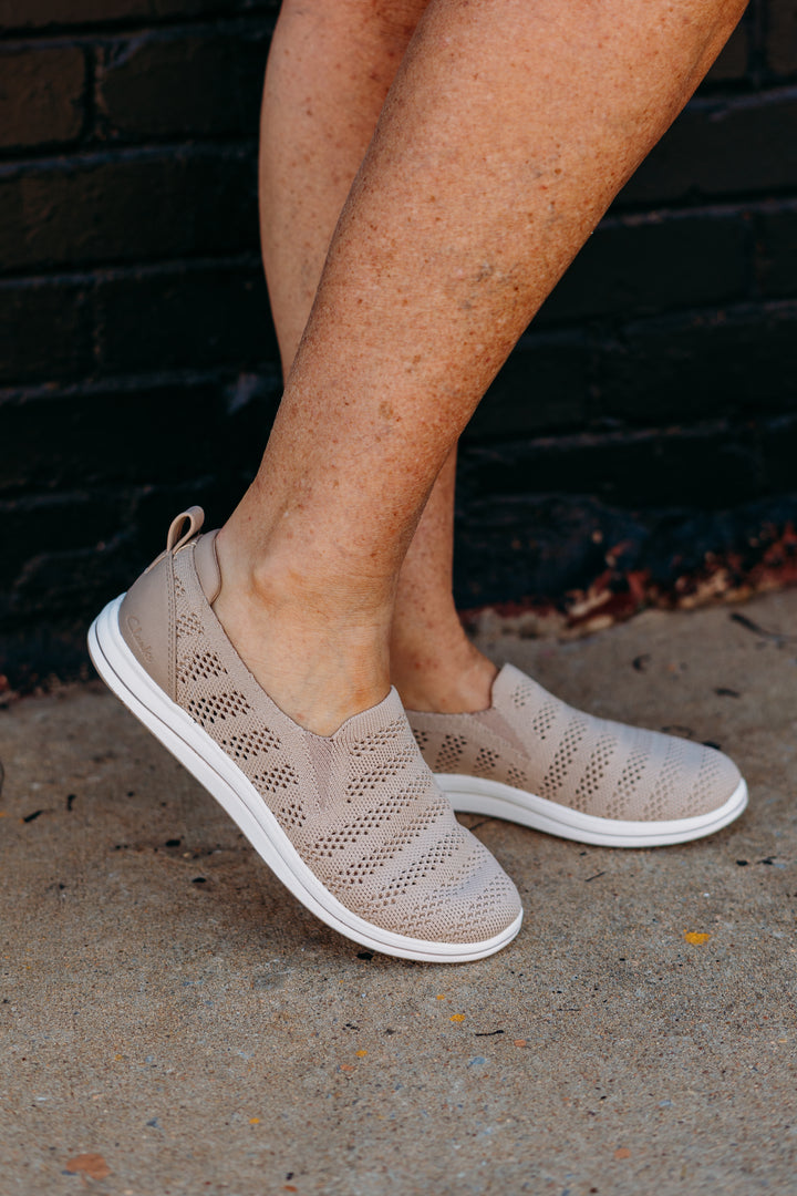 Clarks: Breezey Izzy Sand - The Vogue Boutique
