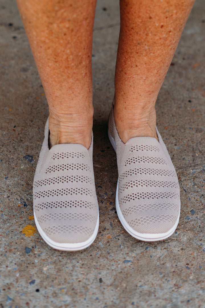 Clarks: Breezey Izzy Sand - The Vogue Boutique