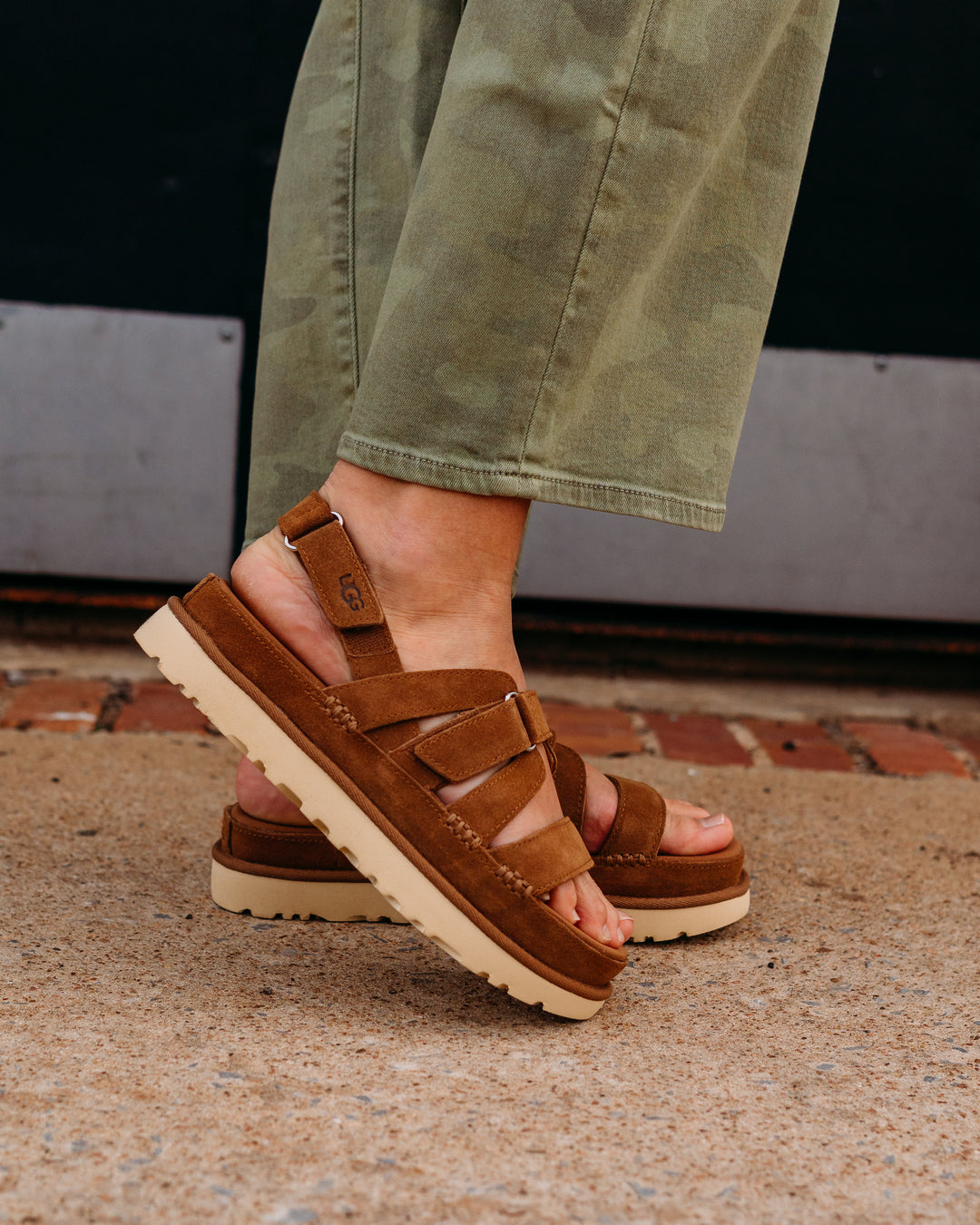UGG: W Goldenstar Gleam in Chestnut - The Vogue Boutique