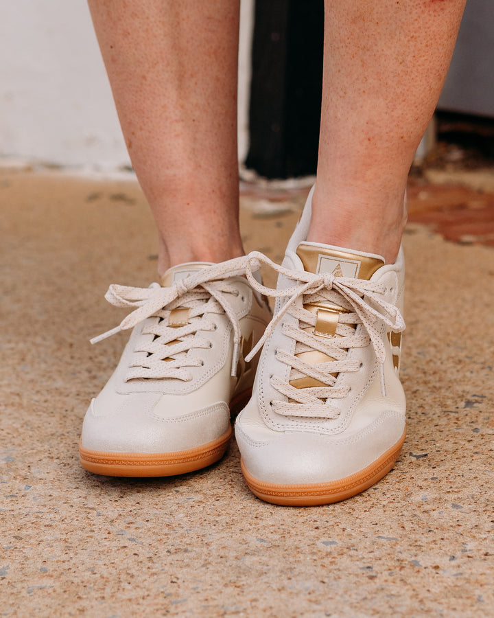 Skechers: Hotshot - Icy Elegance Shoe in Natural - The Vogue Boutique