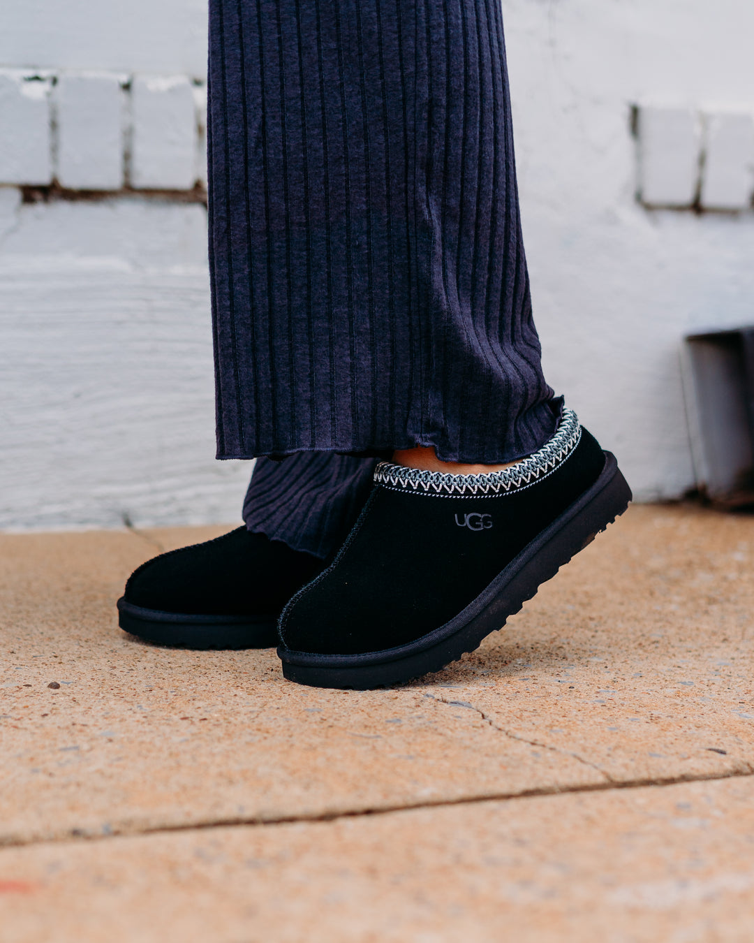 UGG: W Tasman II in Black - The Vogue Boutique