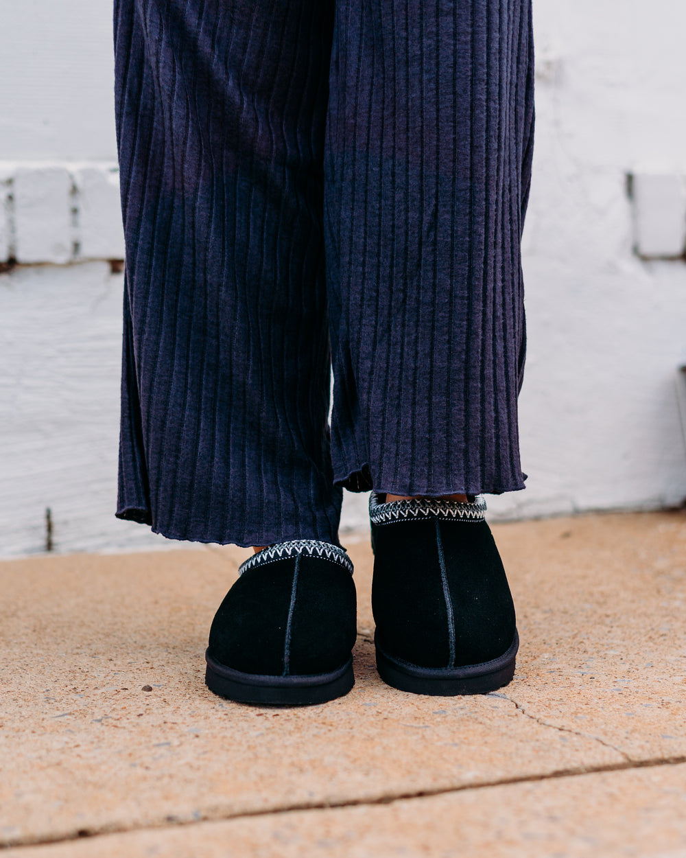 UGG: W Tasman II in Black - The Vogue Boutique