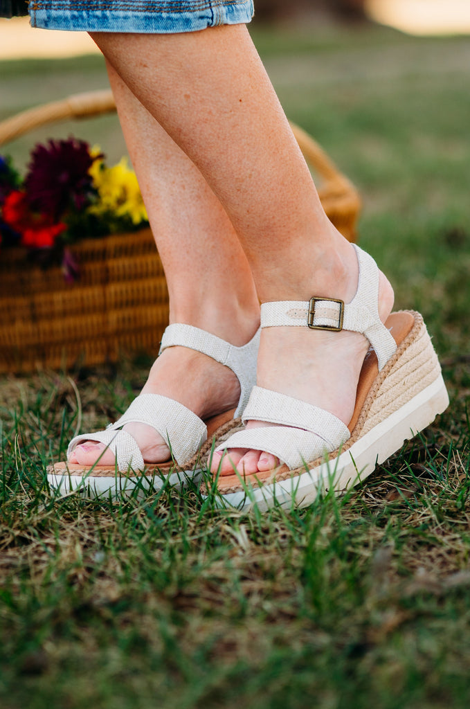 Darya Scandals in Natural Yarn: Comfortable, Stylish Platform Wedge Sa