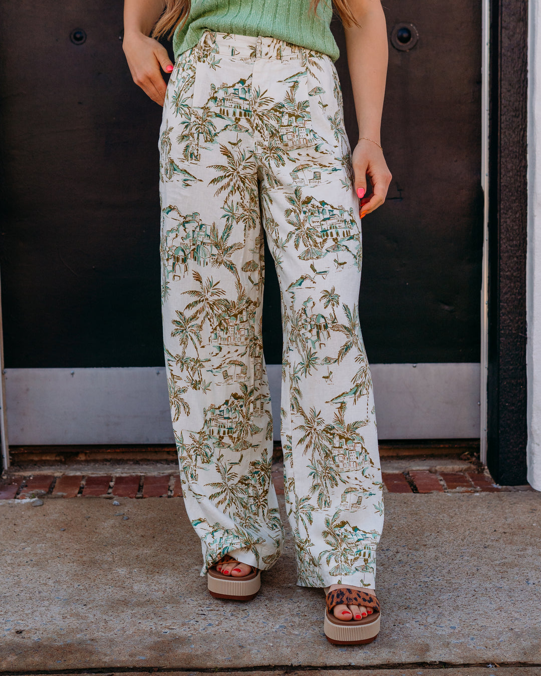 Z Supply: Overlook Tiki Tide Linen Pant in Island Coconut - The Vogue Boutique