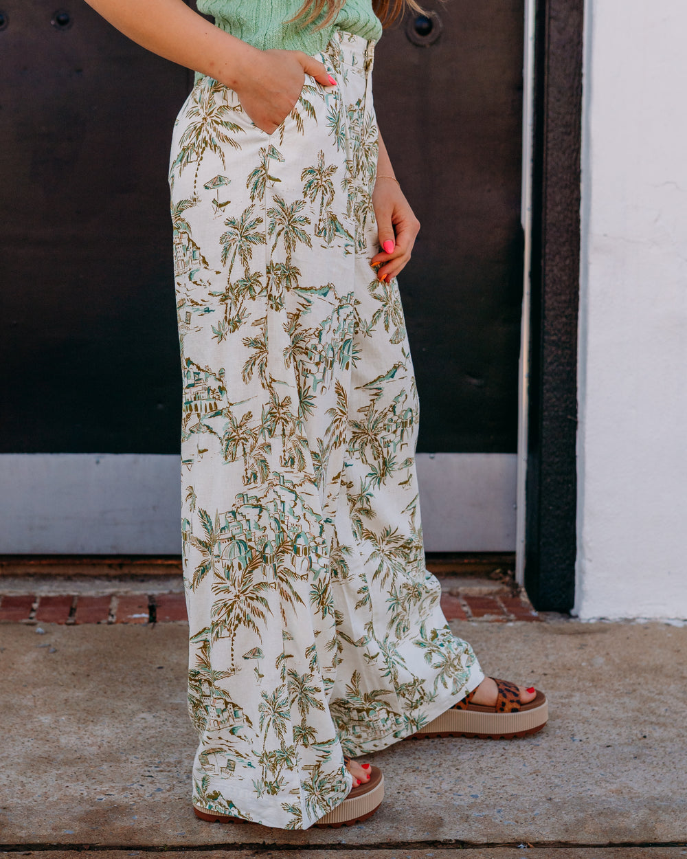 Z Supply: Overlook Tiki Tide Linen Pant in Island Coconut - The Vogue Boutique