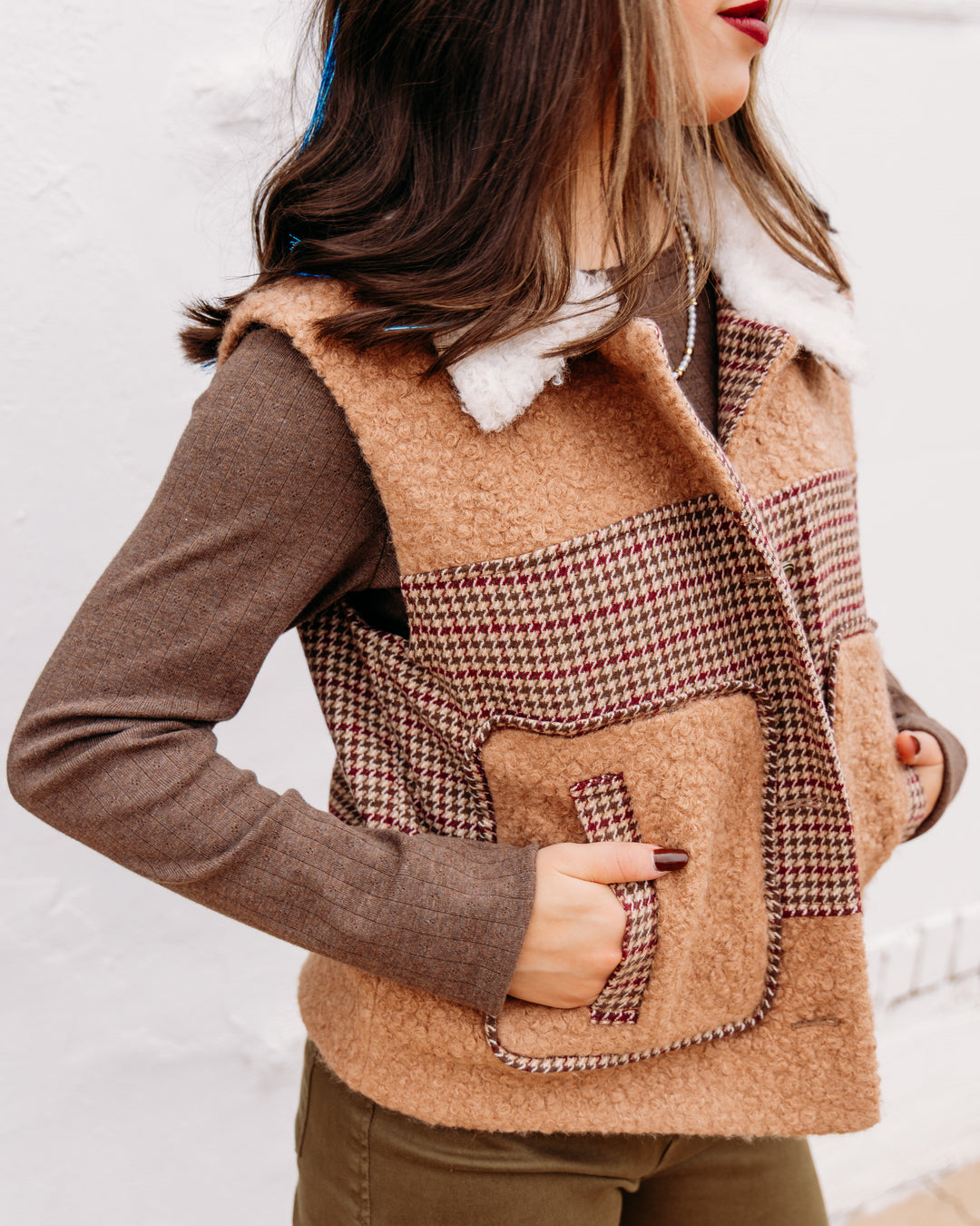 Tru Luxe: Fur Collar Button Up Vest in Tan (T46232VM)