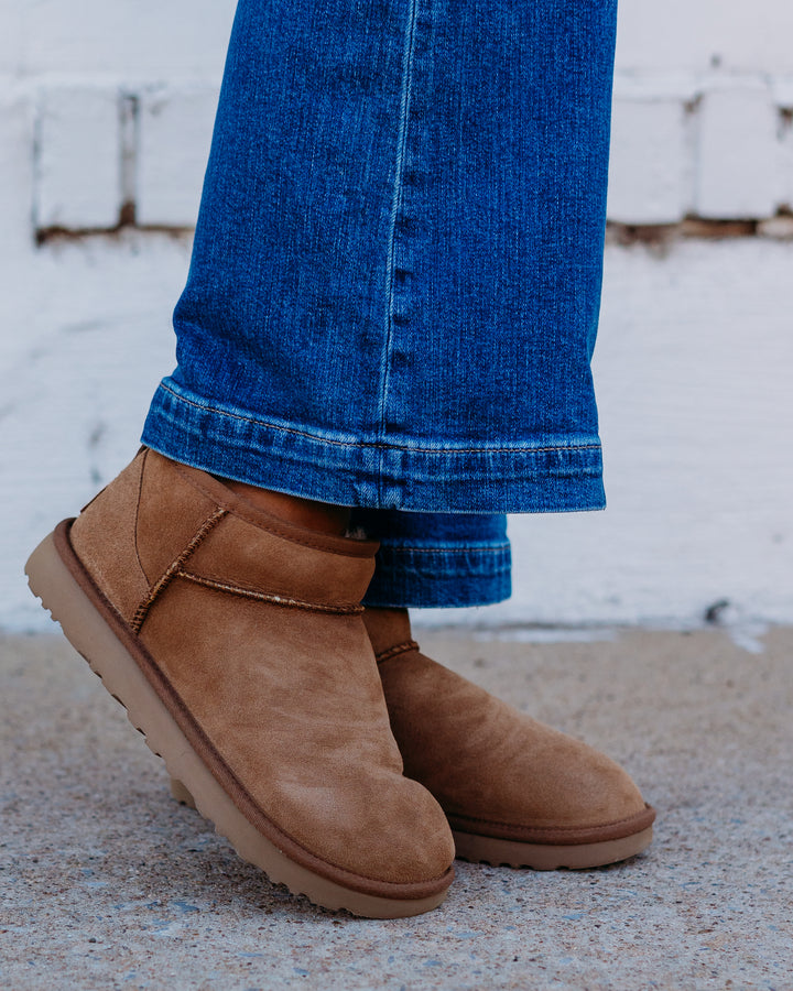 UGG: Classic Ultra Mini in Chestnut (1116109)