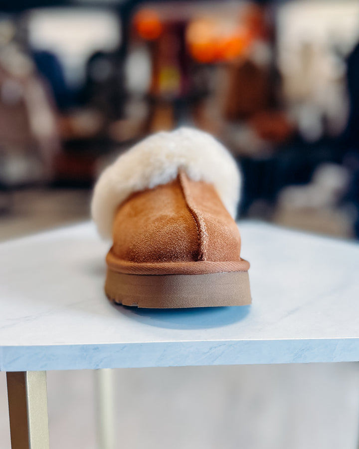 UGG: Kids Disquette in Chestnut - The Vogue Boutique