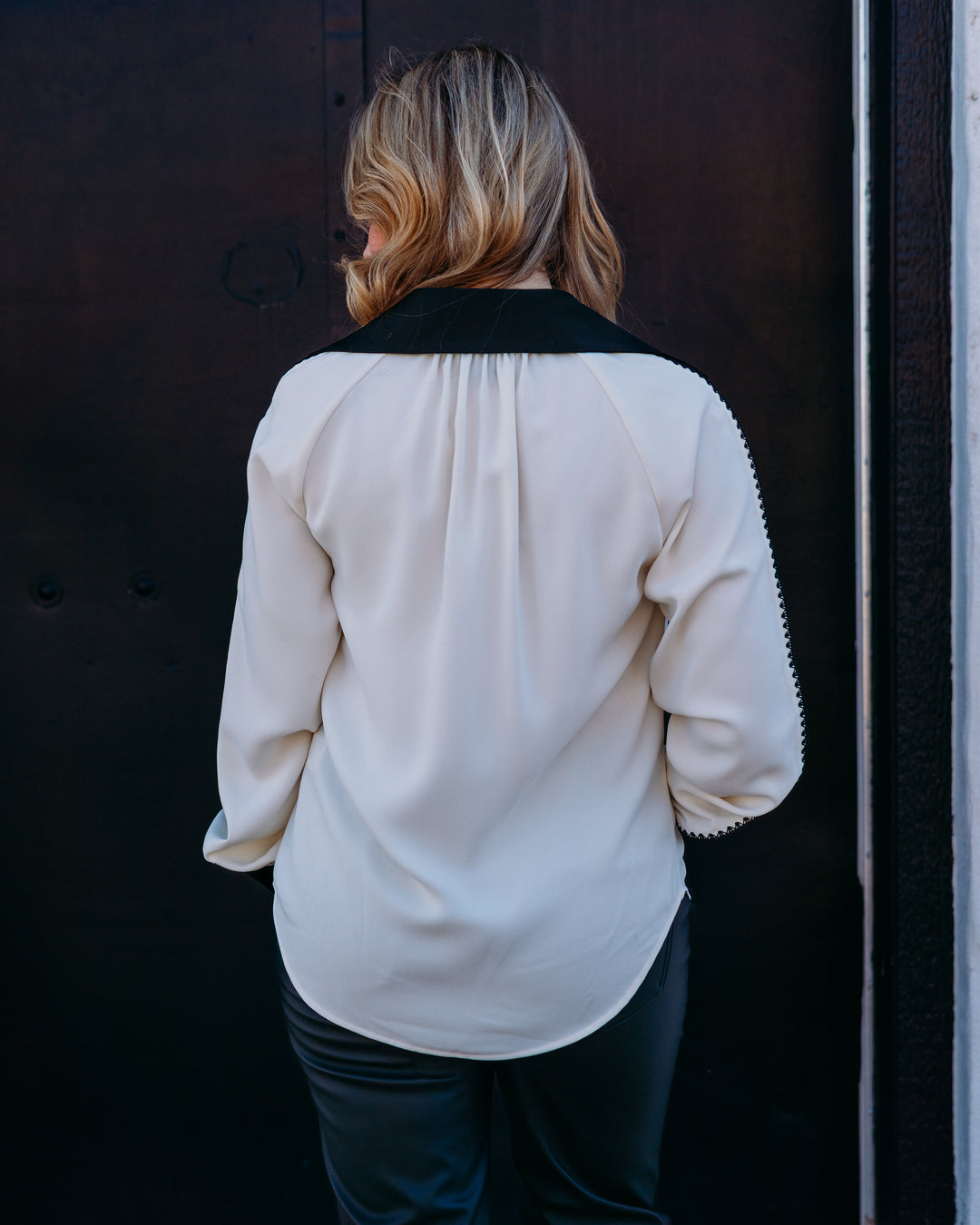 Karen Kane: Colorbock Edge Stitch Top in Cream/Black (4L35102) - The Vogue Boutique