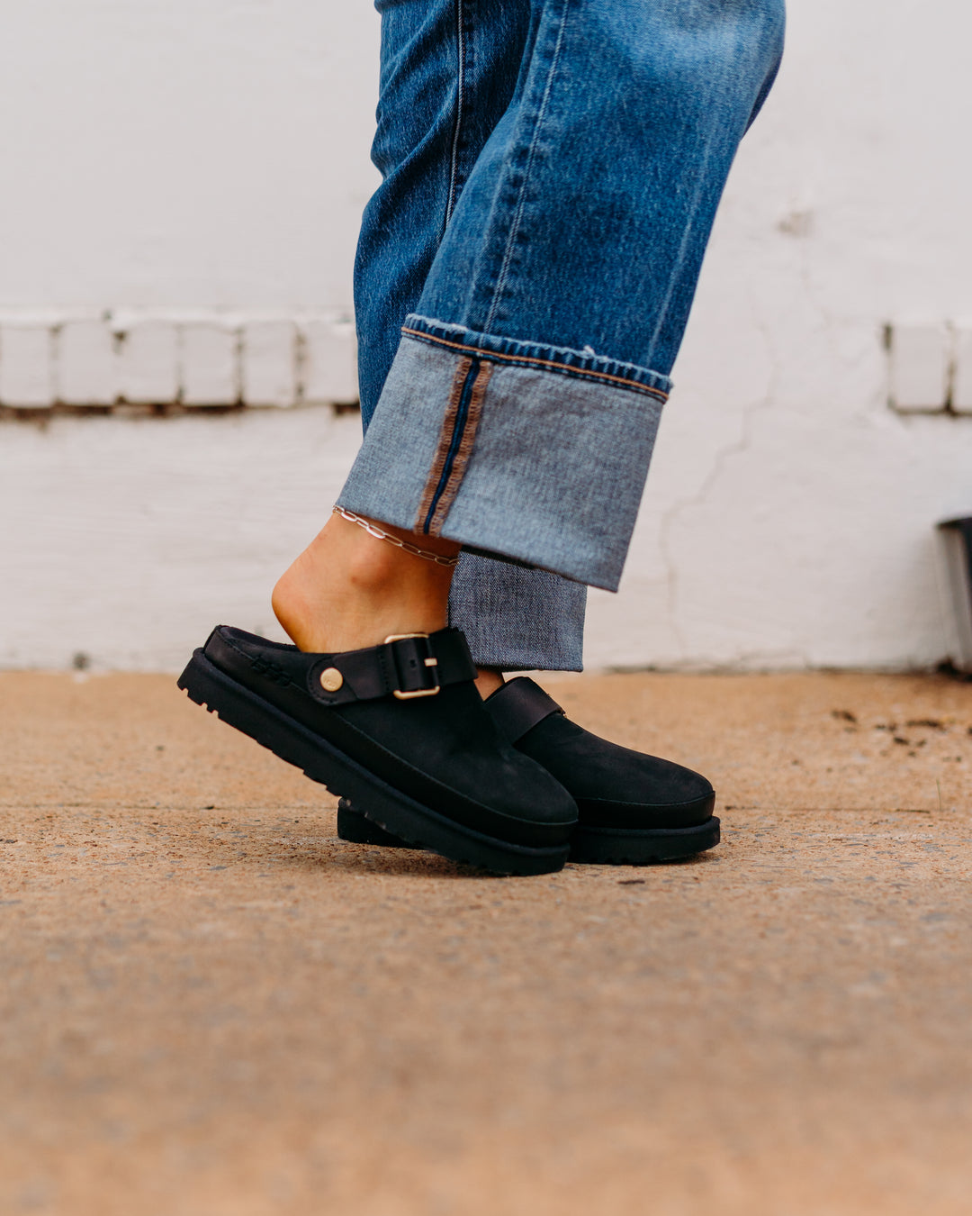 Ugg: W Goldenstar Villa Clog in Black - The Vogue Boutique