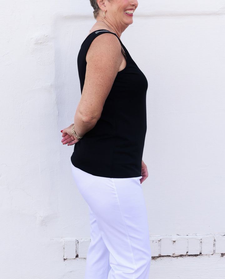 Joseph Ribkoff:Jersey Straight Fit Sleeveless Top in Black (252132)