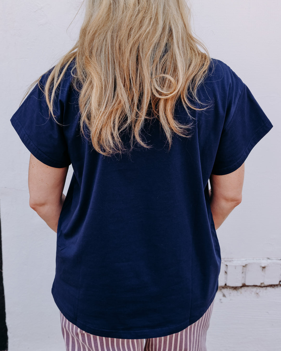 Queen Of Sparkles: Navy Mini School Icon Tee in Navy (FALL26266)