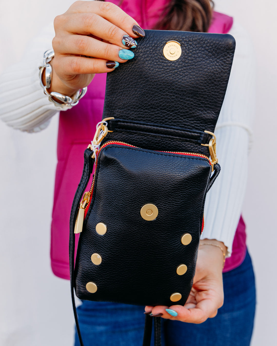 Hammitt: Vip mobile – Black/Brushed Gold red zip (17733)
