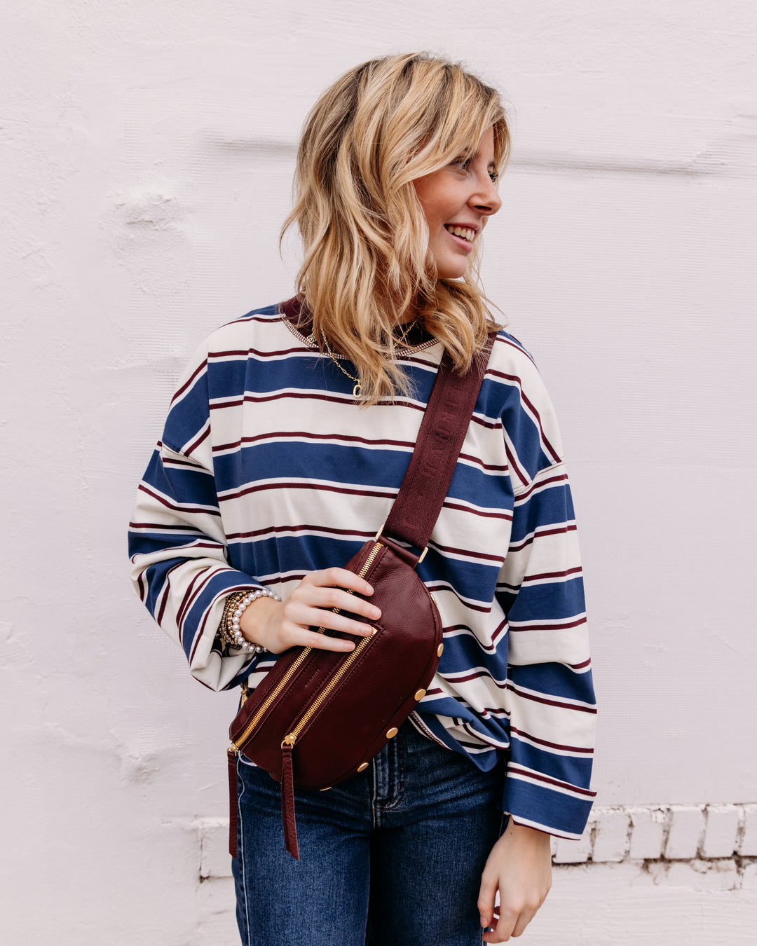 Hammitt: Charles Crossbody Med in Cherrywood Pebble