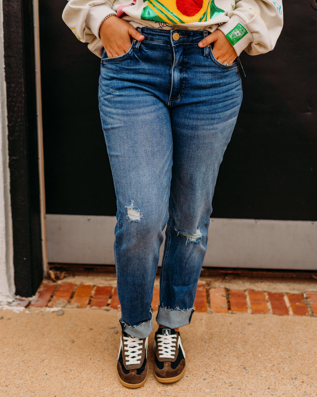 Kut: Racheal High Rise Mom Jean in Extravagant - The Vogue Boutique