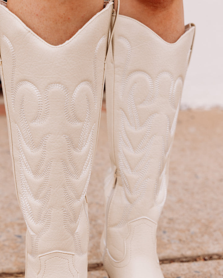 Coconuts: DIXIE in Off White Zzofw
