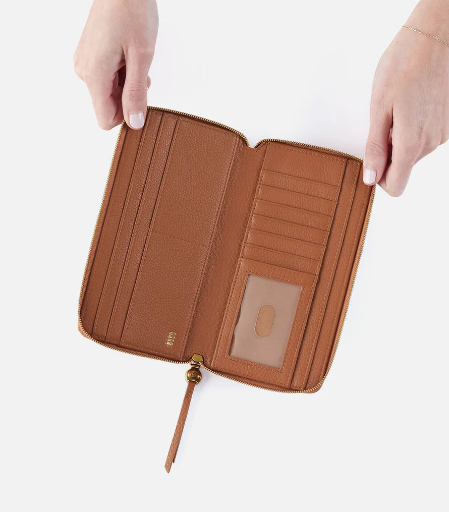 Hobo: Hart Large Wallet in Warm Honey