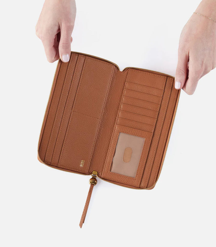 Hobo: Hart Large Wallet in Warm Honey