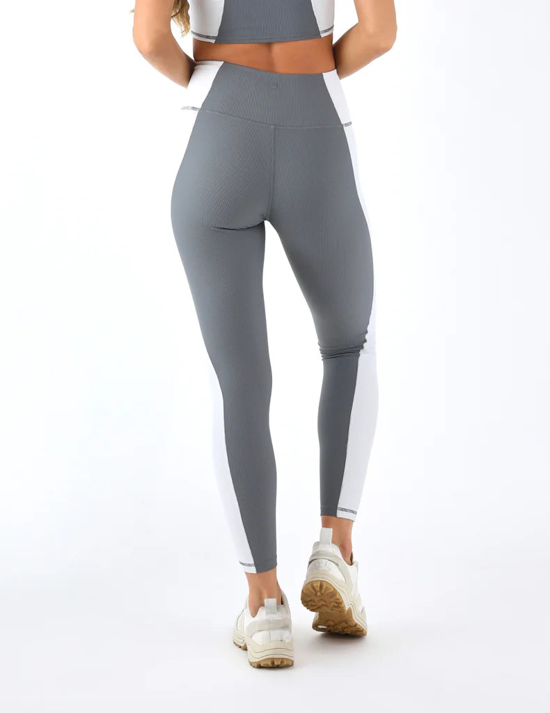 Glyder: Fusion Leggings in Carbon/Ash Grey - The Vogue Boutique