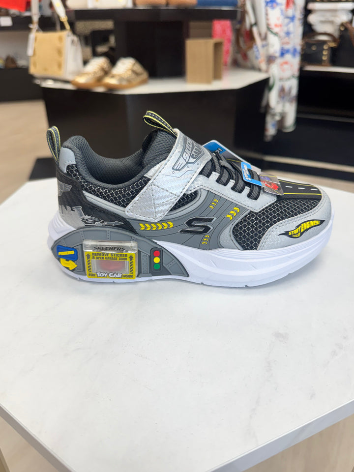 Skechers: Garage Sneaker in Silver/Black