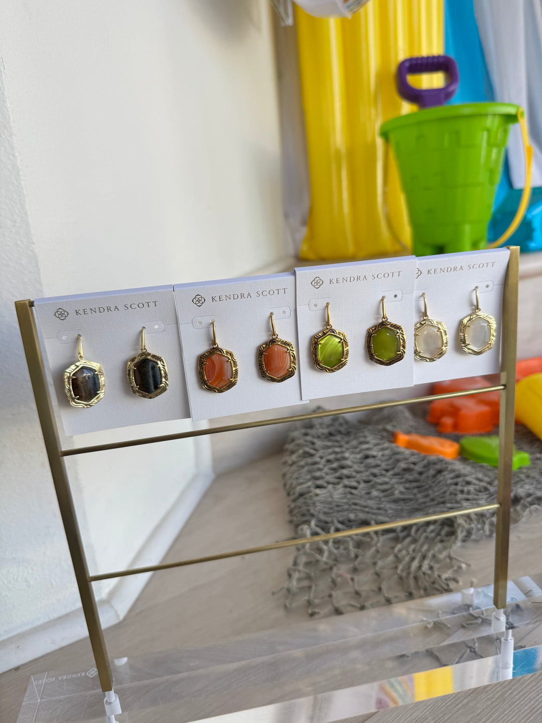 Kendra Scott: Tiger Chartreuse Green Striped Daphne Drop Earrings in Vintage Gold (9608805511)